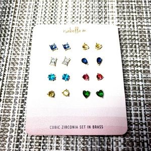 Isabella M BRAND NEW 8 pairs of brass stud earrings ✨✨✨